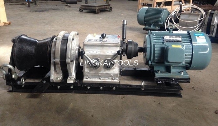 Cumhacht Suíomh Leictreach Cábla Tarraingeoir Winch 220V / 380V 2.2KW Le haghaidh Tarraingt Rópa Wire