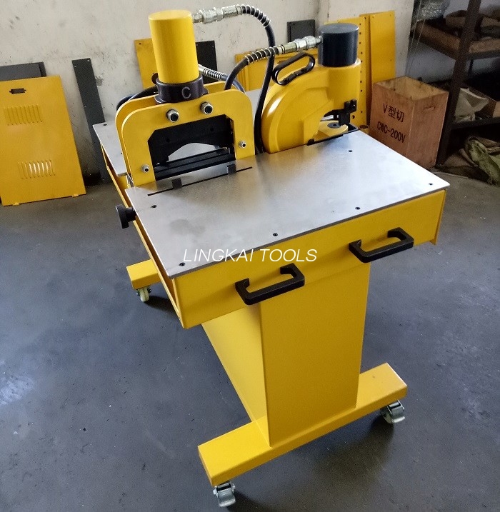 Próiseálaí Barra Bus Uirlis Crimpeála Hiodrálacha 220V 50HZ Chun Punching Lúbthachta a Ghearradh